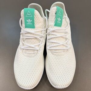 Adidas White and Mint Green Athletic Shoes - Size 8